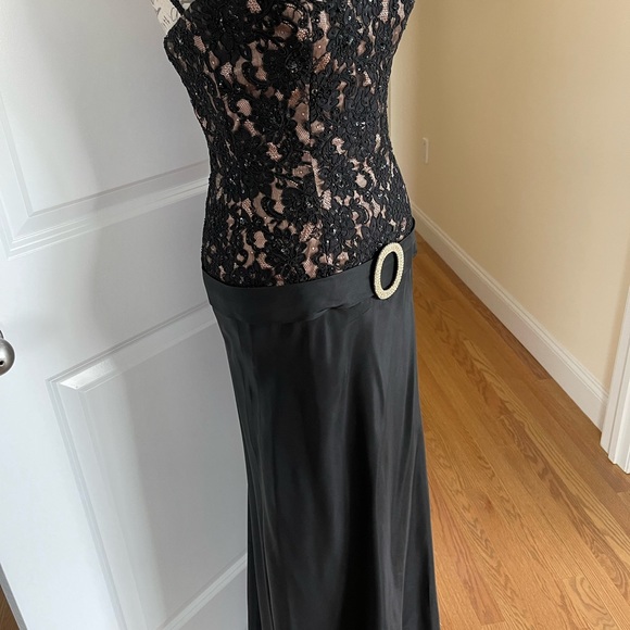 Gorgeous black lace gown with drop waist rhinestone and satin bottom, size 6 - Picture 3 of 7